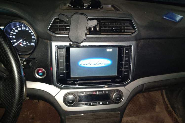 Used Haval H6 Coupe 2015 Blue-Label 2.0T Manual Two-Wheel Drive Prestige Model Audio And AC Panel