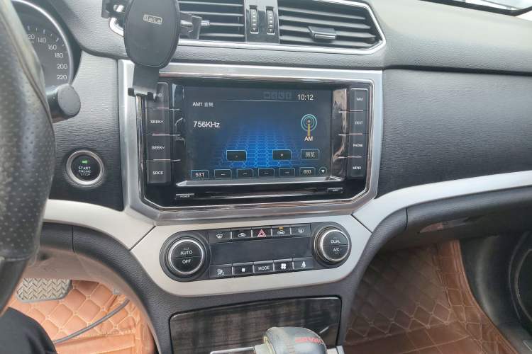 Used Haval H6 Coupe 2015 Blue Label 2.0T Automatic Two-Wheel Drive Prestige Model Audio And AC Panel