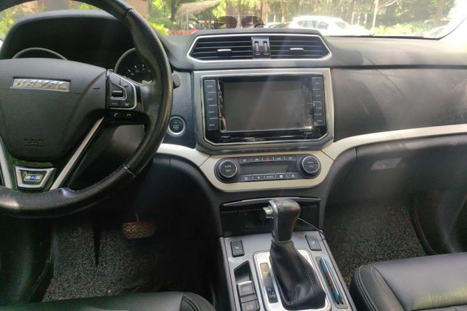 Used Haval H6 Coupe 2015 Blue Label 2.0T Automatic Two-Wheel Drive Prestige Model Center Console