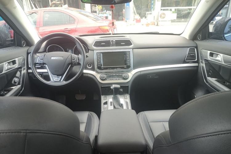 Used Haval H6 Coupe 2015 Blue Label 2.0T Automatic Two-Wheel Drive Elite Model Center Console