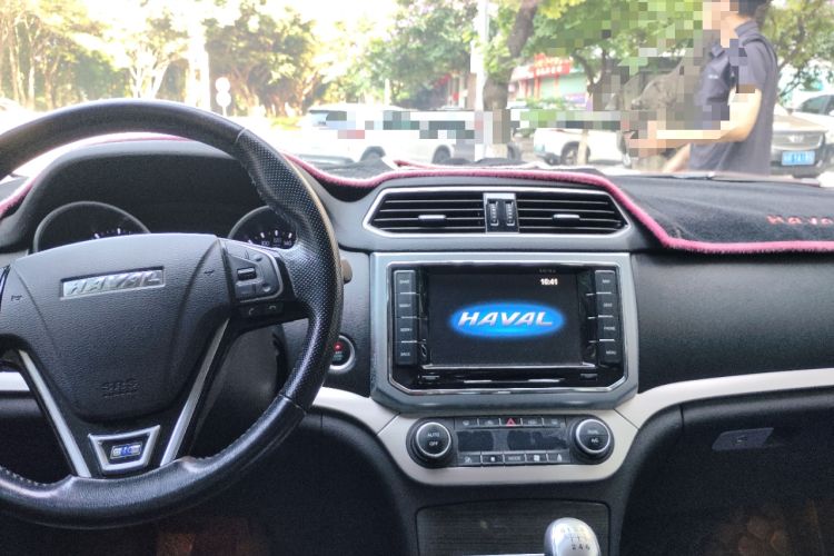 Used Haval H6 Coupe 2015 Blue Label 2.0T Manual Two-Wheel-Drive Elite Model Center Console