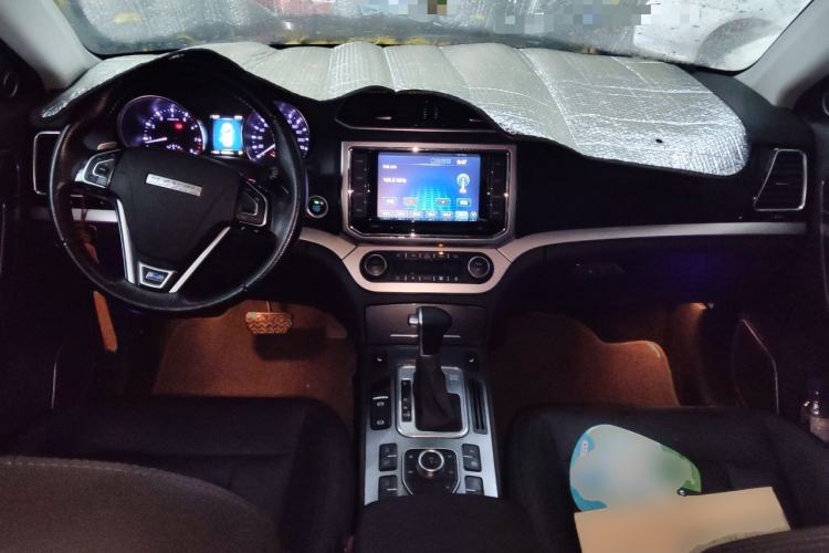 Used Haval H6 Coupe 2015 Blue Label 2.0T Automatic Two-Wheel Drive Elite Model Center Console