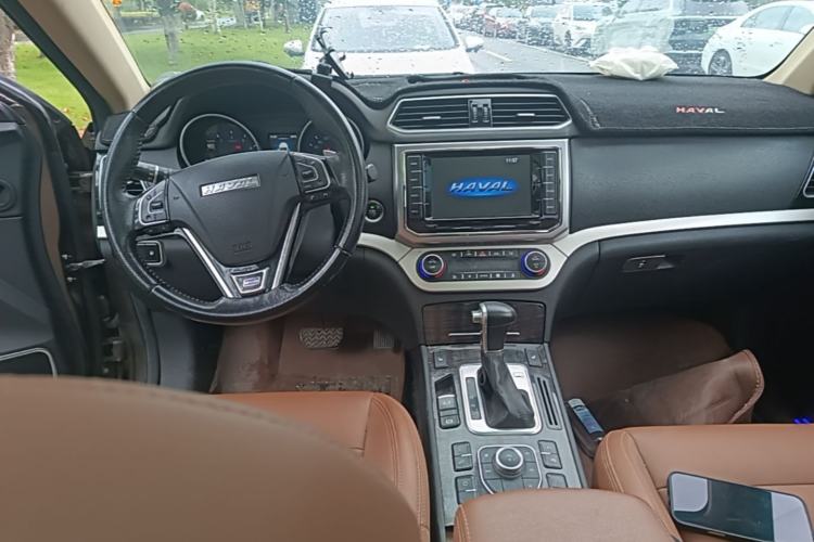 Used Haval H6 Coupe 2015 Blue Label 2.0T Automatic Two-Wheel Drive Prestige Model Center Console