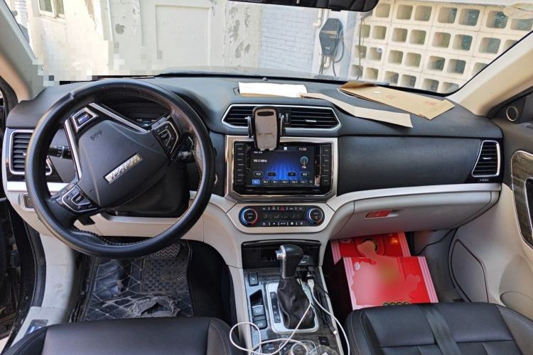Used Haval H6 Coupe 2015 Blue Label 2.0T Automatic Two-Wheel Drive Prestige Model Center Console