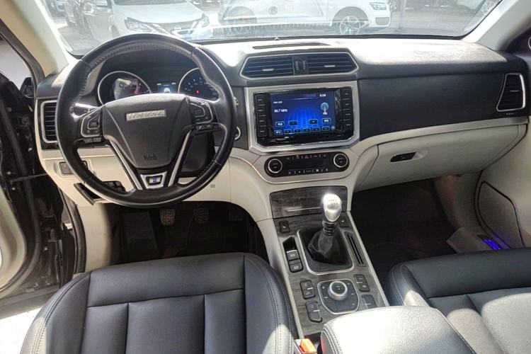 Used Haval H6 Coupe 2015 Blue Label 2.0T Manual Two-Wheel-Drive Elite Model Center Console