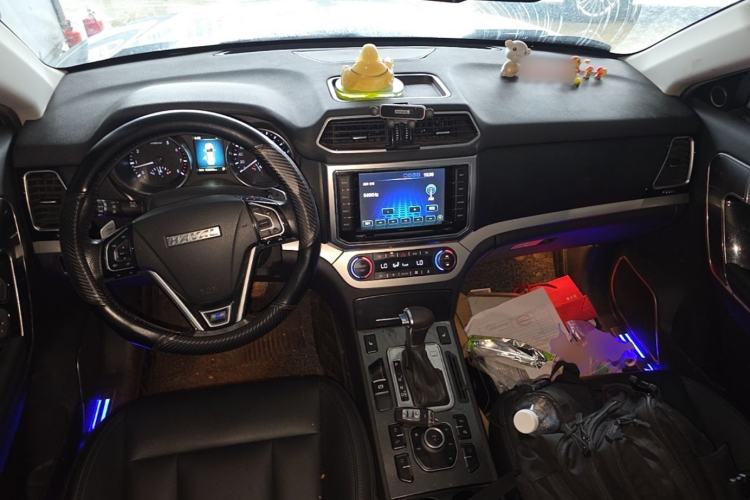Used Haval H6 Coupe 2015 Blue Label 2.0T Automatic Two-Wheel Drive Elite Model Center Console