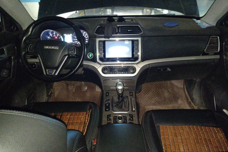 Used Haval H6 Coupe 2015 Blue-Label 2.0T Manual Two-Wheel Drive Prestige Model Center Console