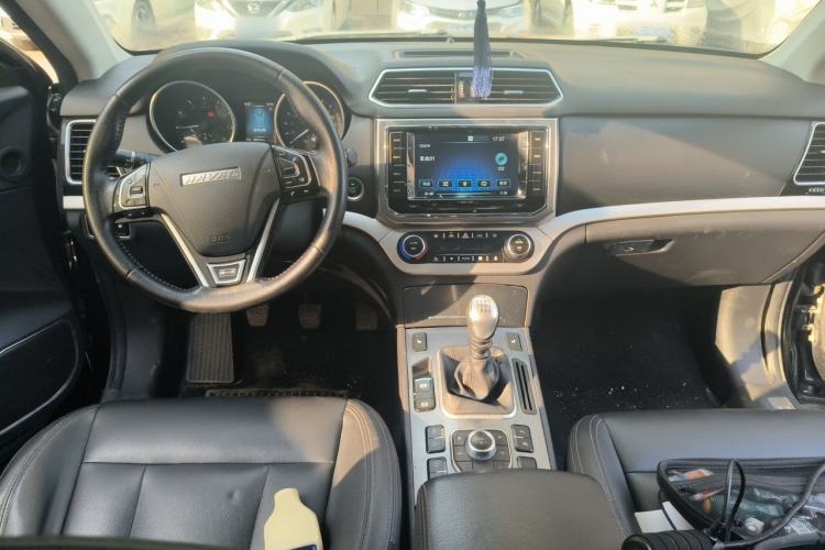 Used Haval H6 Coupe 2015 Blue Label 2.0T Manual Two-Wheel-Drive Elite Model Center Console