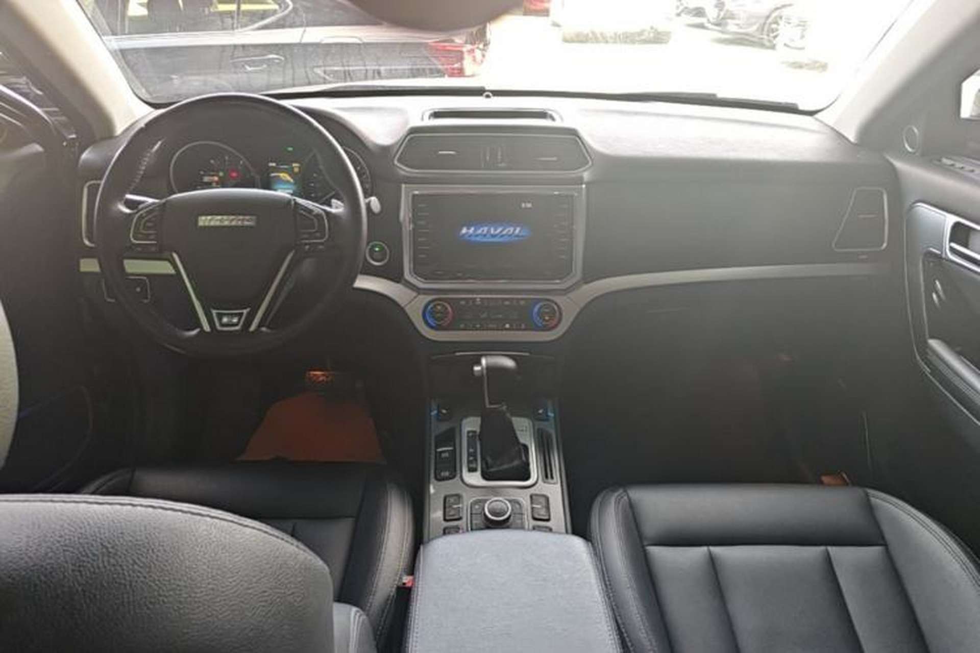 Used Haval H6 Coupe 2015 Blue Label 2.0T Automatic Two-Wheel Drive Elite Model Center Console