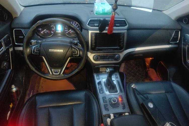 Used Haval H6 Coupe 2015 Blue Label 2.0T Automatic Two-Wheel Drive Prestige Model Center Console