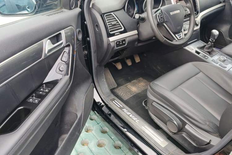 Used Haval H6 Coupe 2015 Blue-Label Facelift 2.0T Manual Two-Wheel Drive Urban Version Driver Seat