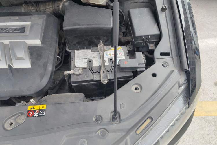 Used Haval H6 Coupe 2015 Blue Label 2.0T Automatic Two-Wheel Drive Prestige Model Engine Bay Left