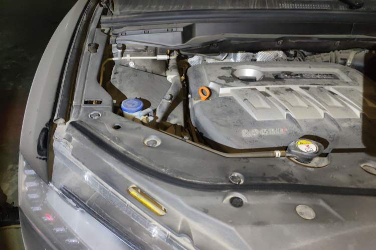 Used Haval H6 Coupe 2015 Blue Label 2.0T Automatic Two-Wheel Drive Prestige Model Engine Bay Right