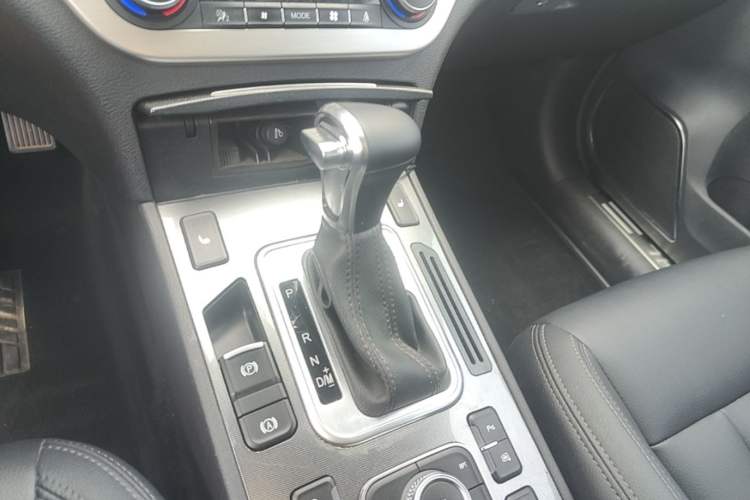 Used Haval H6 Coupe 2015 Blue Label 2.0T Automatic Two-Wheel Drive Elite Model Gear Lever