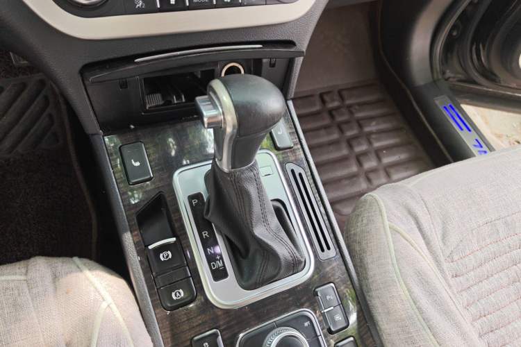 Used Haval H6 Coupe 2015 Blue Label 2.0T Automatic Two-Wheel Drive Prestige Model Gear Lever