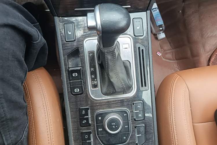 Used Haval H6 Coupe 2015 Blue Label 2.0T Automatic Two-Wheel Drive Prestige Model Gear Lever