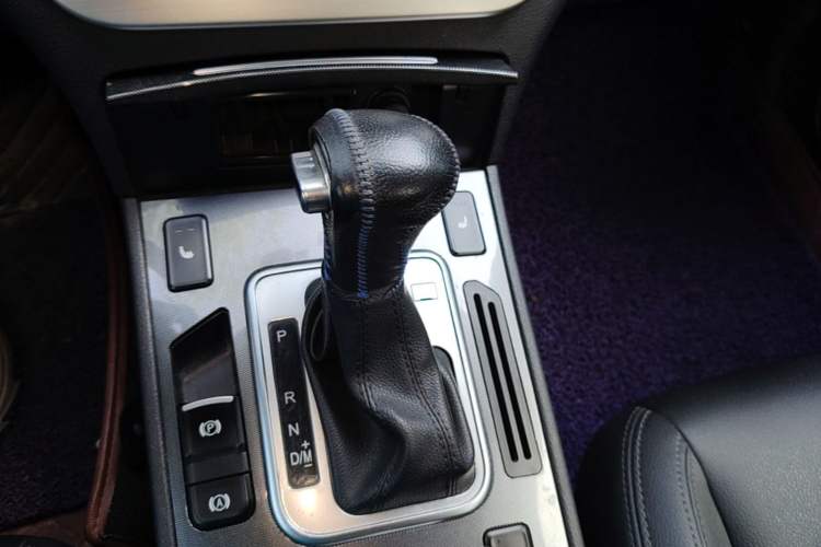 Used Haval H6 Coupe 2015 Blue Label 2.0T Automatic Two-Wheel Drive Elite Model Gear Lever