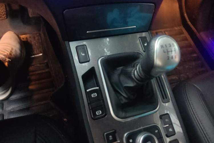 Used Haval H6 Coupe 2015 Blue Label 2.0T Manual Two-Wheel-Drive Elite Model Gear Lever
