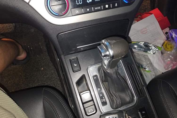 Used Haval H6 Coupe 2015 Blue Label 2.0T Automatic Two-Wheel Drive Elite Model Gear Lever