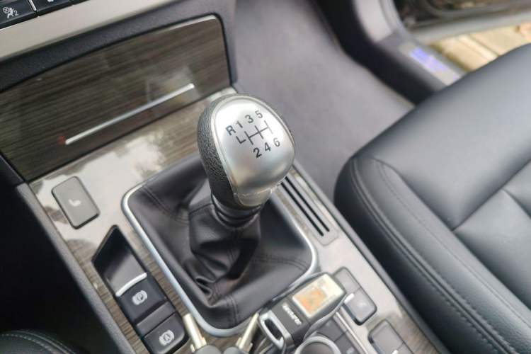 Used Haval H6 Coupe 2015 Blue Label 2.0T Manual Two-Wheel-Drive Elite Model Gear Lever