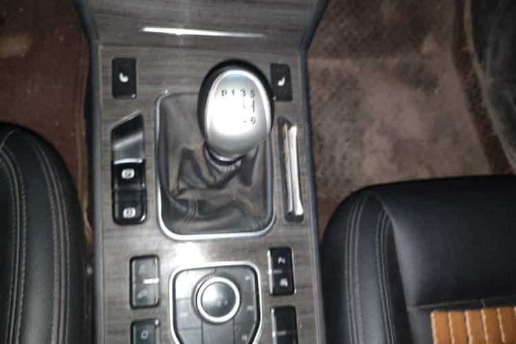 Used Haval H6 Coupe 2015 Blue-Label 2.0T Manual Two-Wheel Drive Prestige Model Gear Lever