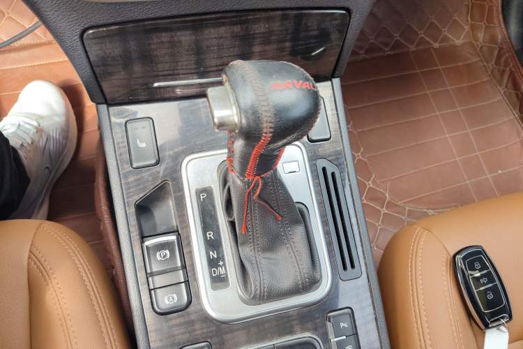 Used Haval H6 Coupe 2015 Blue Label 2.0T Automatic Two-Wheel Drive Prestige Model Gear Lever