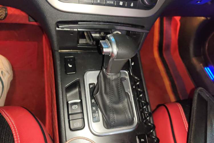 Used Haval H6 Coupe 2015 Blue Label 2.0T Automatic Two-Wheel Drive Prestige Model Gear Lever