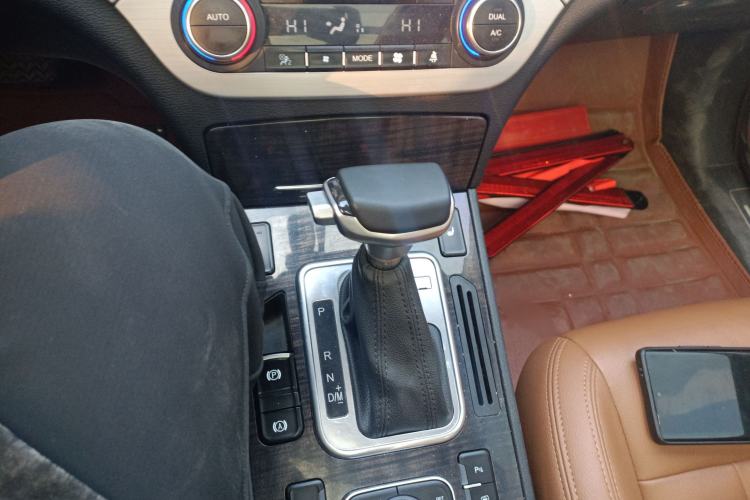 Used Haval H6 Coupe 2015 Blue Label 2.0T Automatic Two-Wheel Drive Elite Model Gear Lever