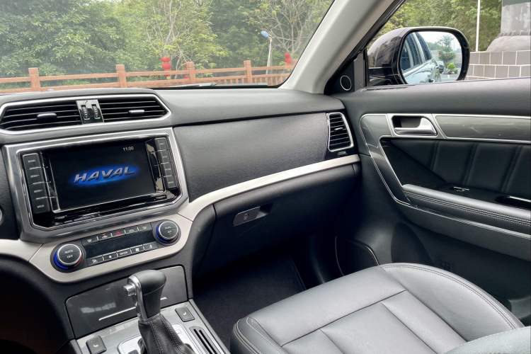 Used Haval H6 Coupe 2015 Blue Label 2.0T Automatic Two-Wheel Drive Elite Model Interior 9