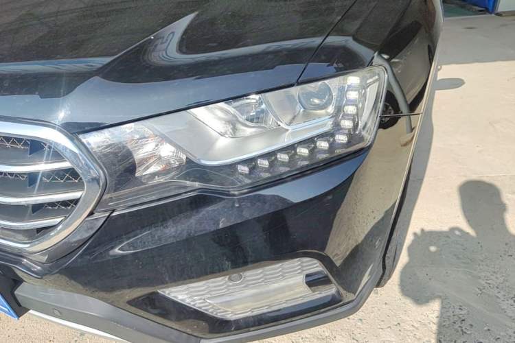 Used Haval H6 Coupe 2015 Blue Label 2.0T Manual Two-Wheel-Drive Elite Model Left Front Headlight