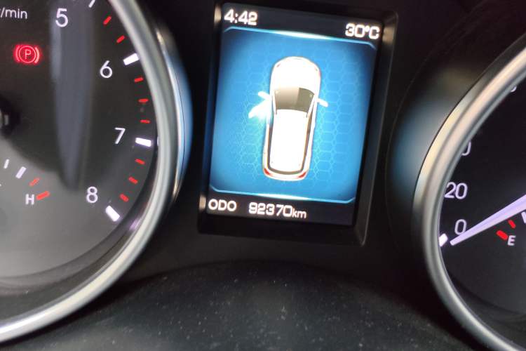 Used Haval H6 Coupe 2015 Blue Label 2.0T Manual Two-Wheel-Drive Elite Model Odometer Close Up