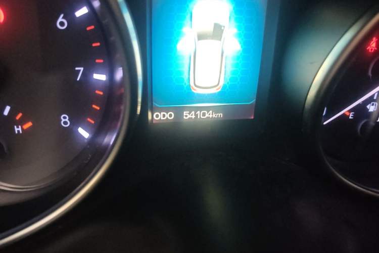 Used Haval H6 Coupe 2015 Blue Label 2.0T Manual Two-Wheel-Drive Elite Model Odometer Close Up