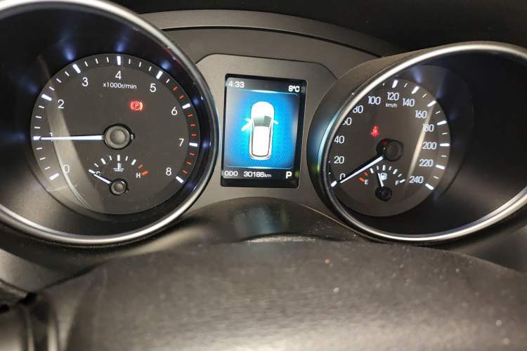 Used Haval H6 Coupe 2015 Blue Label 2.0T Automatic Two-Wheel Drive Prestige Model Odometer Close Up