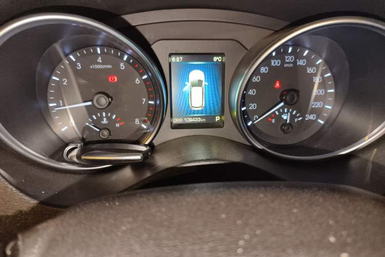 Used Haval H6 Coupe 2015 Blue Label 2.0T Automatic Two-Wheel Drive Prestige Model Odometer Close Up