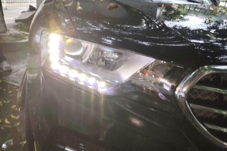 Used Haval H6 Coupe 2015 Blue Label 2.0T Automatic Two-Wheel Drive Elite Model Right Front Headlight