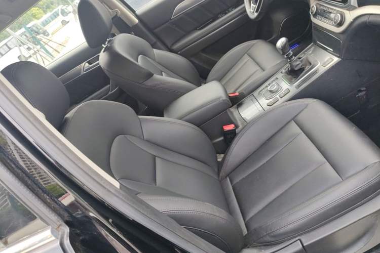 Used Haval H6 Coupe 2015 Blue-Label Facelift 2.0T Manual Two-Wheel Drive Urban Version Right Front Seat