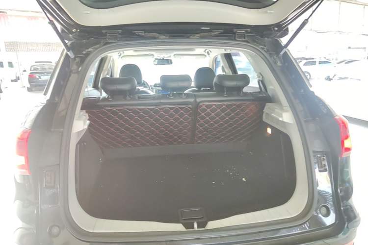 Used Haval H6 Coupe 2015 Blue Label 2.0T Manual Two-Wheel-Drive Elite Model Trunk