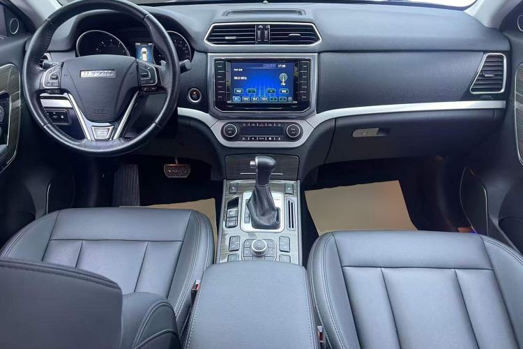 Used Haval H6 Coupe 2015 Blue Label 2.0T Automatic Two-Wheel Drive Elite Model Center Console