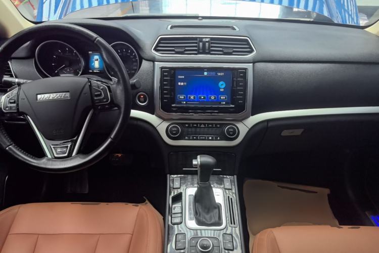 Used Haval H6 Coupe 2015 Blue Label 2.0T Automatic Two-Wheel Drive Elite Model Center Console