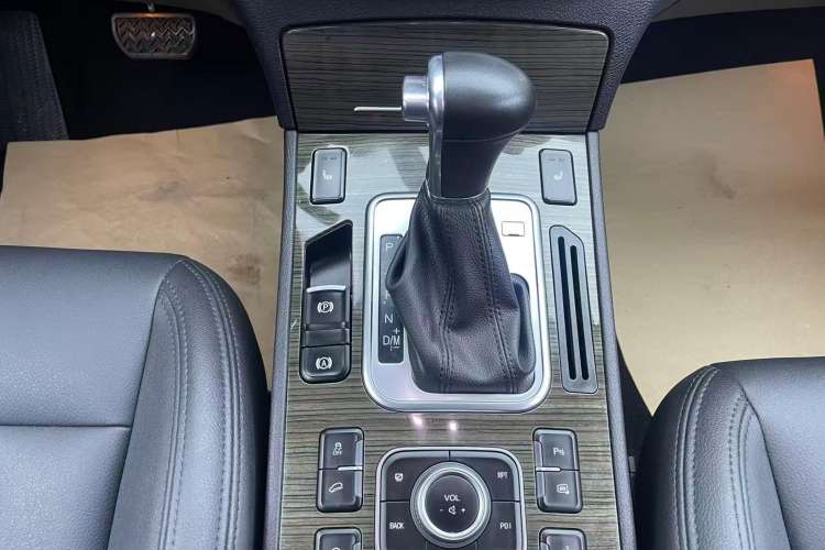Used Haval H6 Coupe 2015 Blue Label 2.0T Automatic Two-Wheel Drive Elite Model Gear Lever