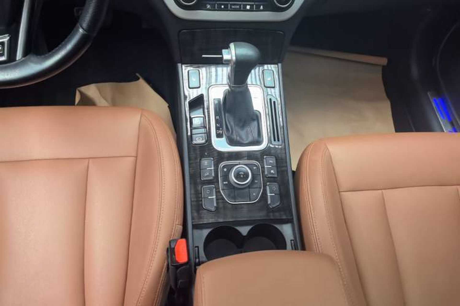 Used Haval H6 Coupe 2015 Blue Label 2.0T Automatic Two-Wheel Drive Elite Model Gear Lever