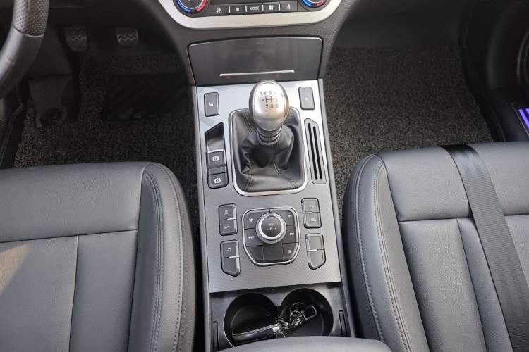 Used Haval H6 Coupe 2015 Blue-Label 2.0T Manual Two-Wheel Drive Prestige Model Interior 4