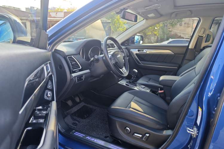 Used Haval H6 Coupe 2015 Blue-Label 2.0T Manual Two-Wheel Drive Prestige Model Interior 5