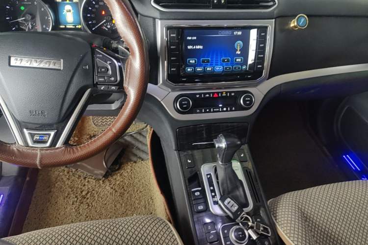 Used Haval H6 Coupe 2015 Blue Label 2.0T Automatic Two-Wheel Drive Prestige Model Center Console