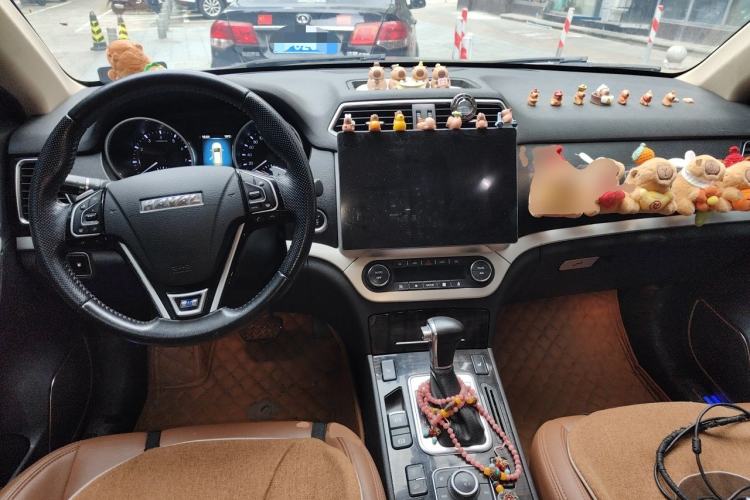 Used Haval H6 Coupe 2015 Blue Label 2.0T Automatic Two-Wheel Drive Elite Model Center Console