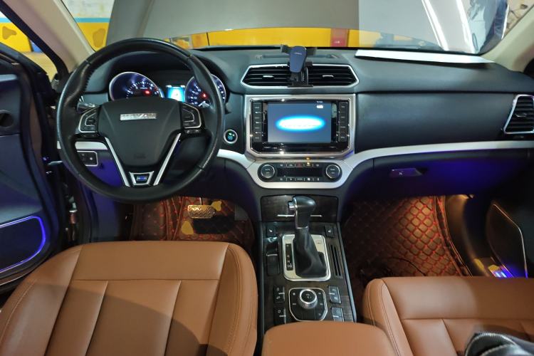Used Haval H6 Coupe 2015 Blue Label 2.0T Automatic Two-Wheel Drive Elite Model Center Console