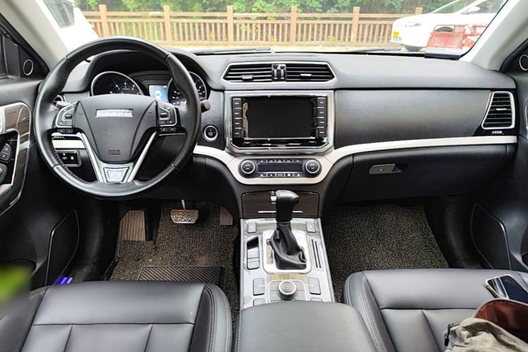 Used Haval H6 Coupe 2015 Blue Label 2.0T Automatic Two-Wheel Drive Elite Model Center Console