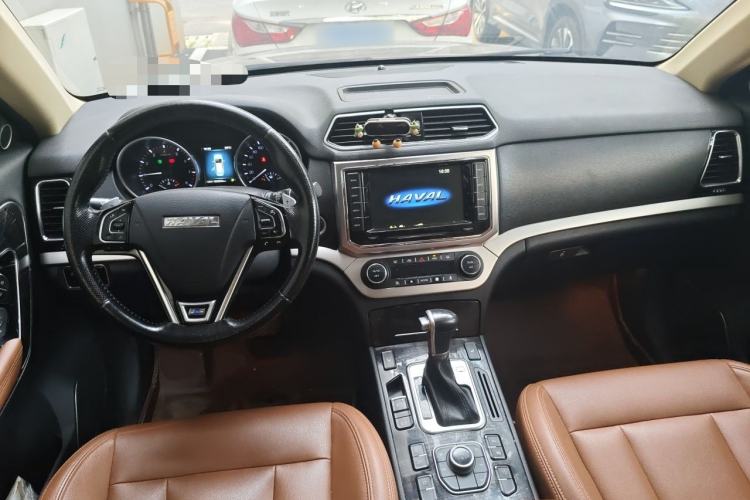 Used Haval H6 Coupe 2015 Blue Label 2.0T Automatic Two-Wheel Drive Elite Model Center Console