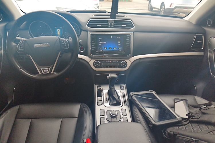 Used Haval H6 Coupe 2015 Blue Label 2.0T Automatic Two-Wheel Drive Elite Model Center Console
