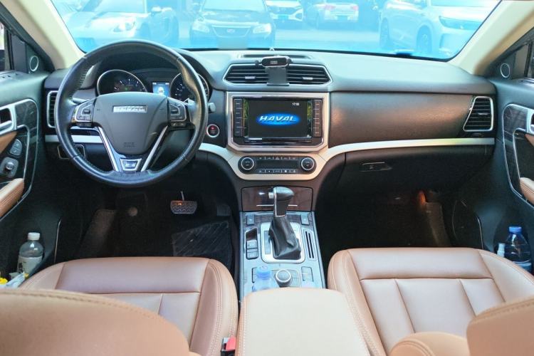 Used Haval H6 Coupe 2015 Blue Label 2.0T Automatic Two-Wheel Drive Prestige Model Center Console